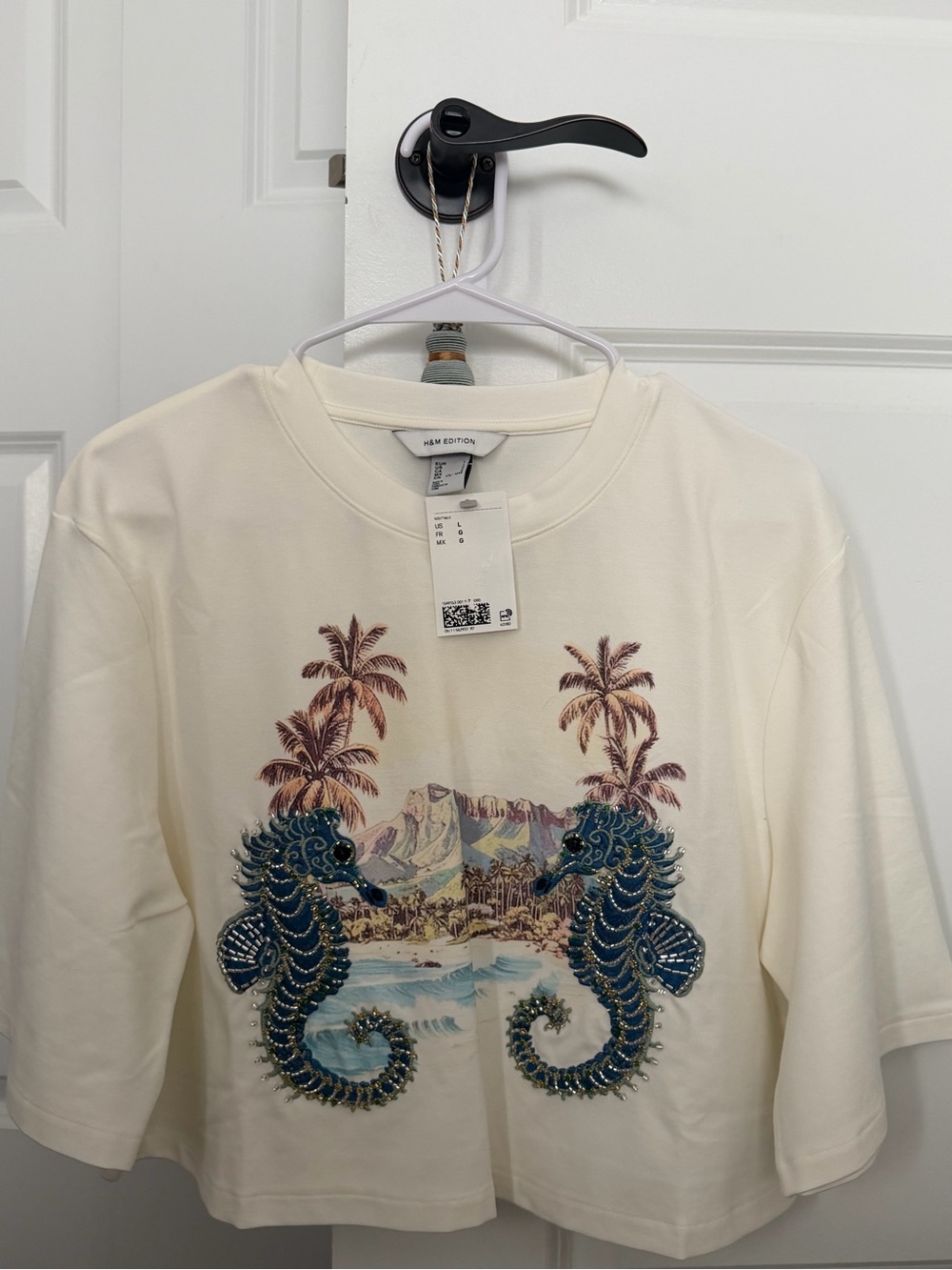 H&M • Cropped Graphic Tee with Blue Seahorse Embellishment • NWT